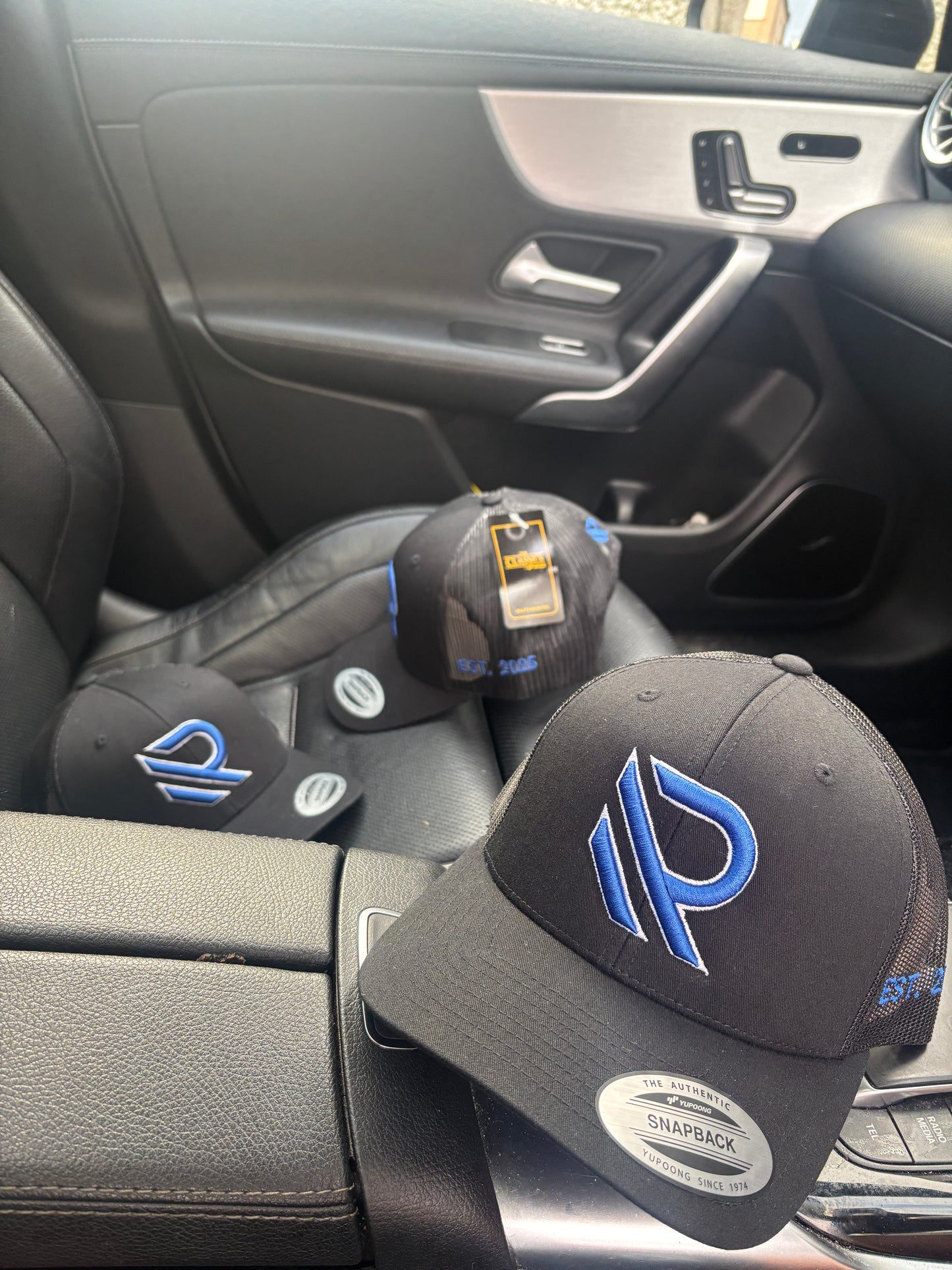 BLACK/BLUE TRUCKER HAT