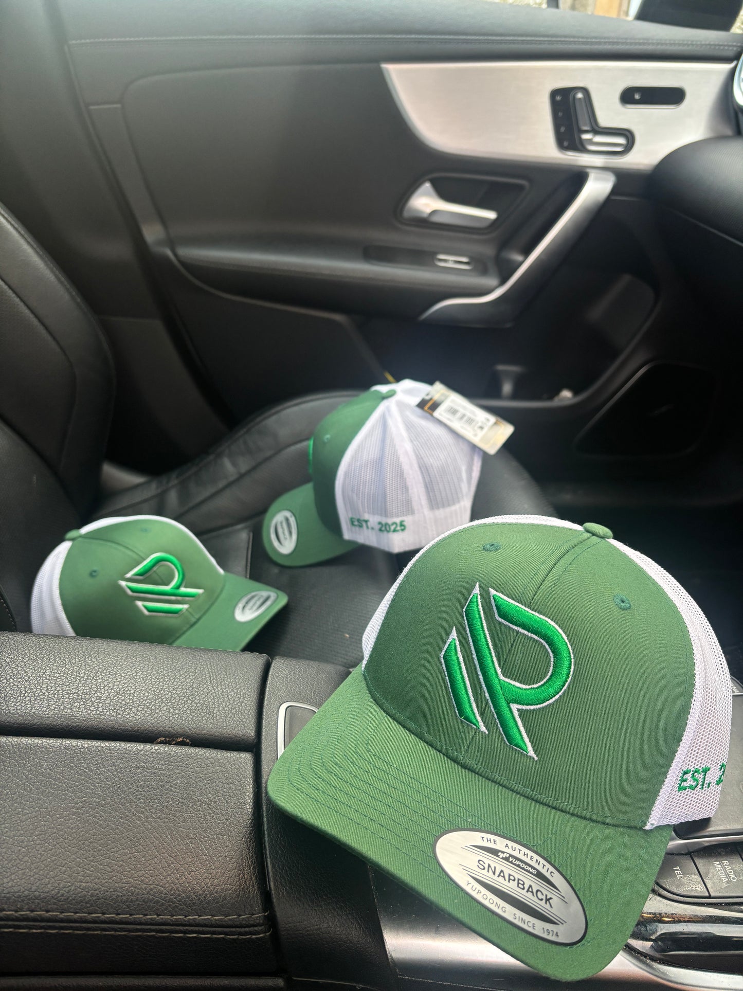 GREEN/WHITE TRUCKER HAT