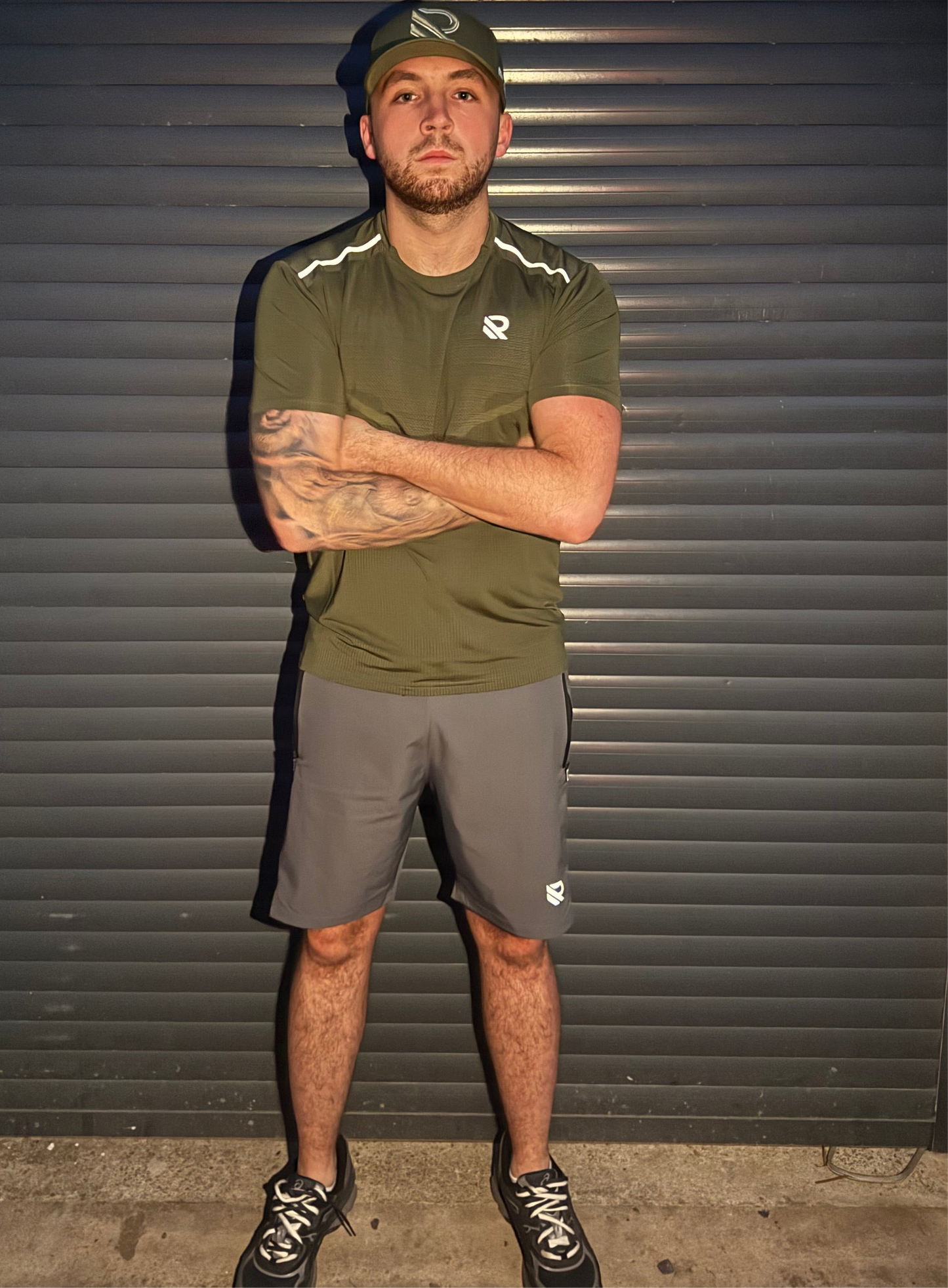 KHAKI VOLT TEE